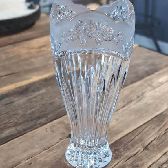 Vintage Elegant Clear Crystal 8" Vase - Picture 4 of 4